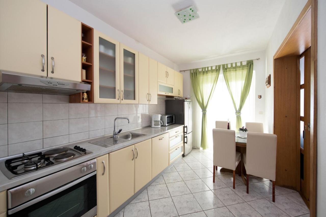 Apartments With A Parking Space Brela, Makarska - 16603 Esterno foto